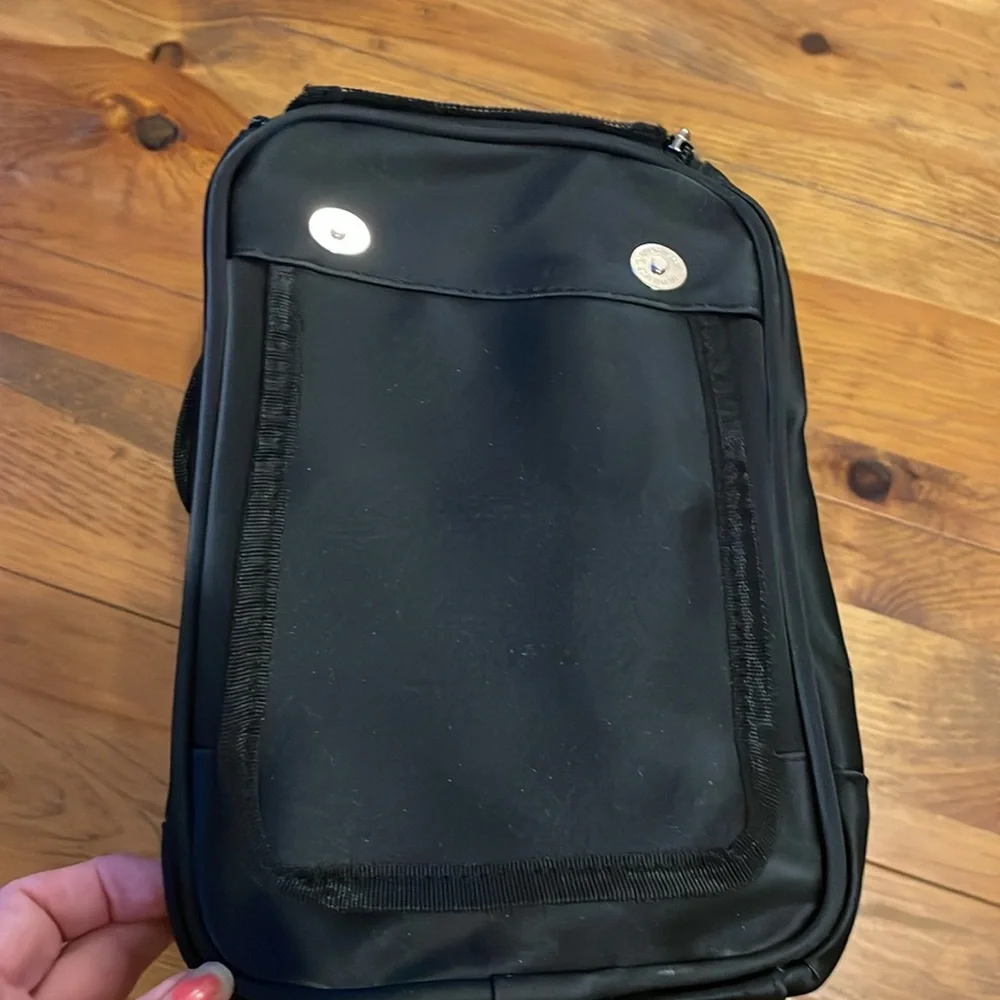 NWT UK 9’s Parker Carrier dog/cat travel bag carrier. 13x11x7
